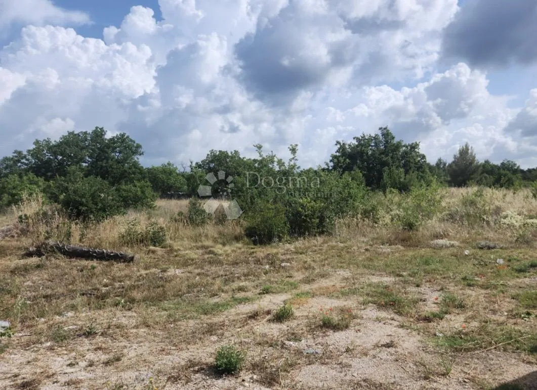 građevinsko zemljište/šibenik - lozovac/ 8.470 m2 - slika 1