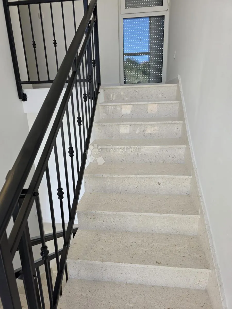 vinišće- top prilika!!! moderna villa s pogledom na more - slika 12