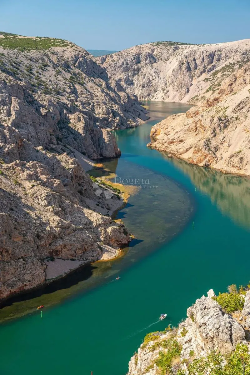 troetažni stan s terasom i pogledom na more - slika 23