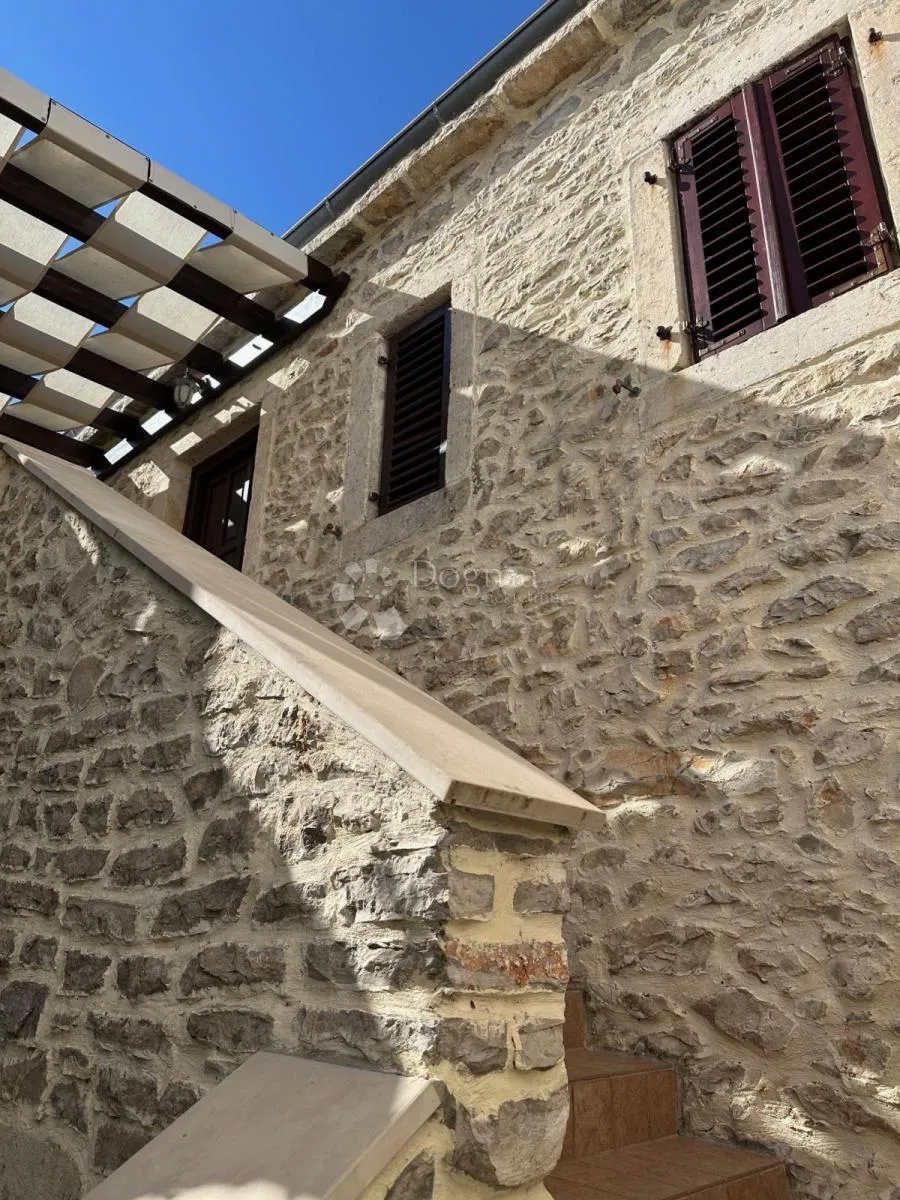 uređeni trosoban stan 128m2 u kamenoj kući - zadar(arbanasi) - slika 4