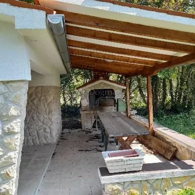 labin, kuća sa odvojenim studio apartmanom i garažom nedaleko labina - slika 20