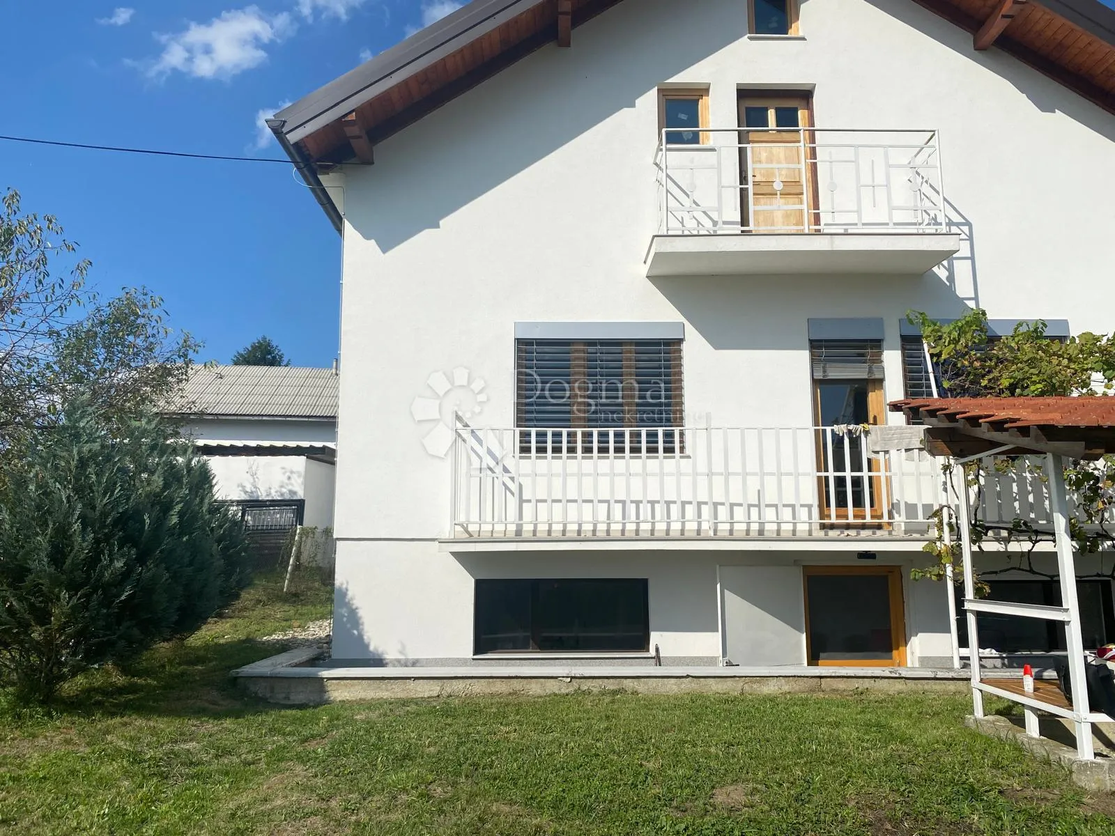 renovirana kuća s panoramskim pogledom na ivančicu - slika 2