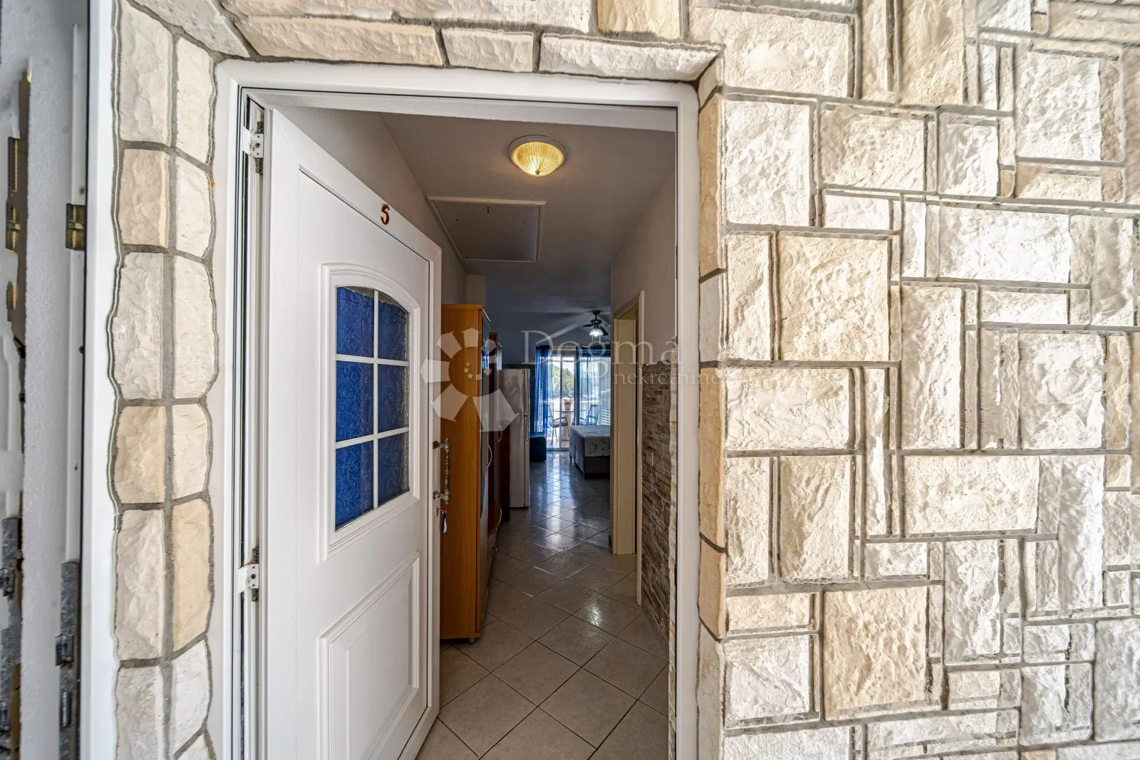 prvi red do mora: samoodrživa apartmanska vila s uhodanim poslovanjem – vela luka, korčula - slika 112
