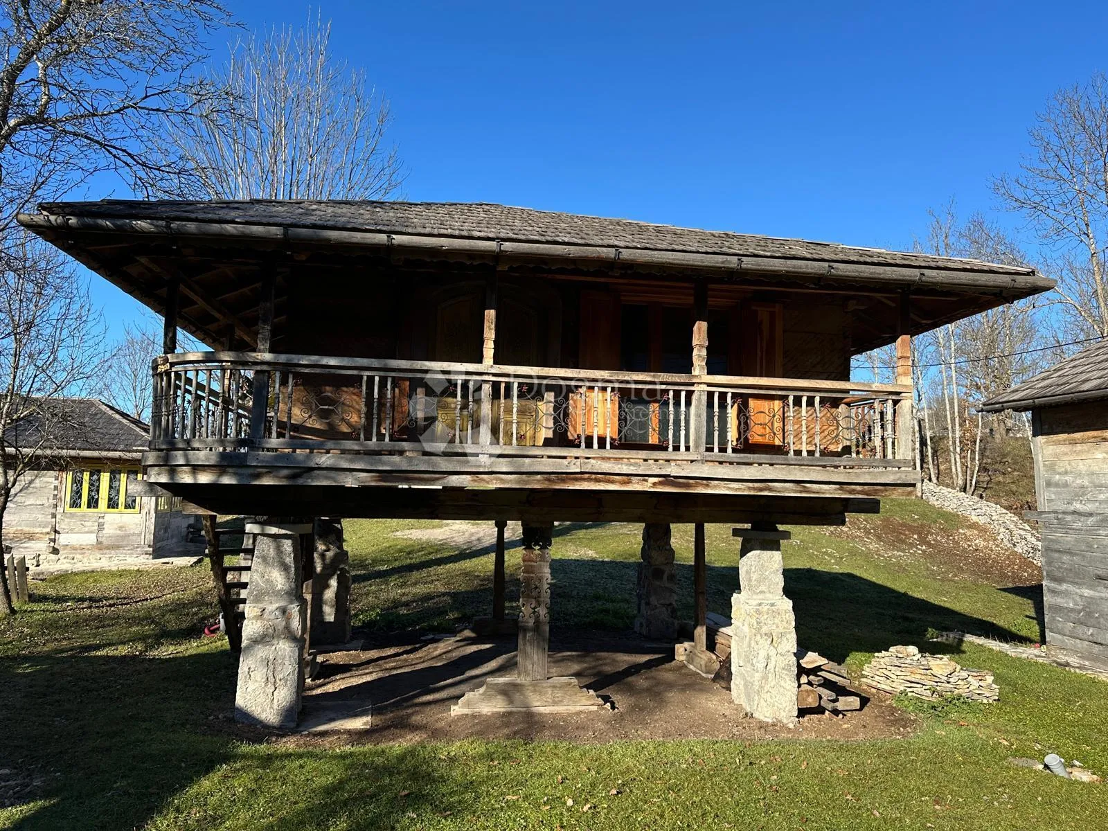 difuzni hotel autohtone kamene kuće 10+1 - slika 73
