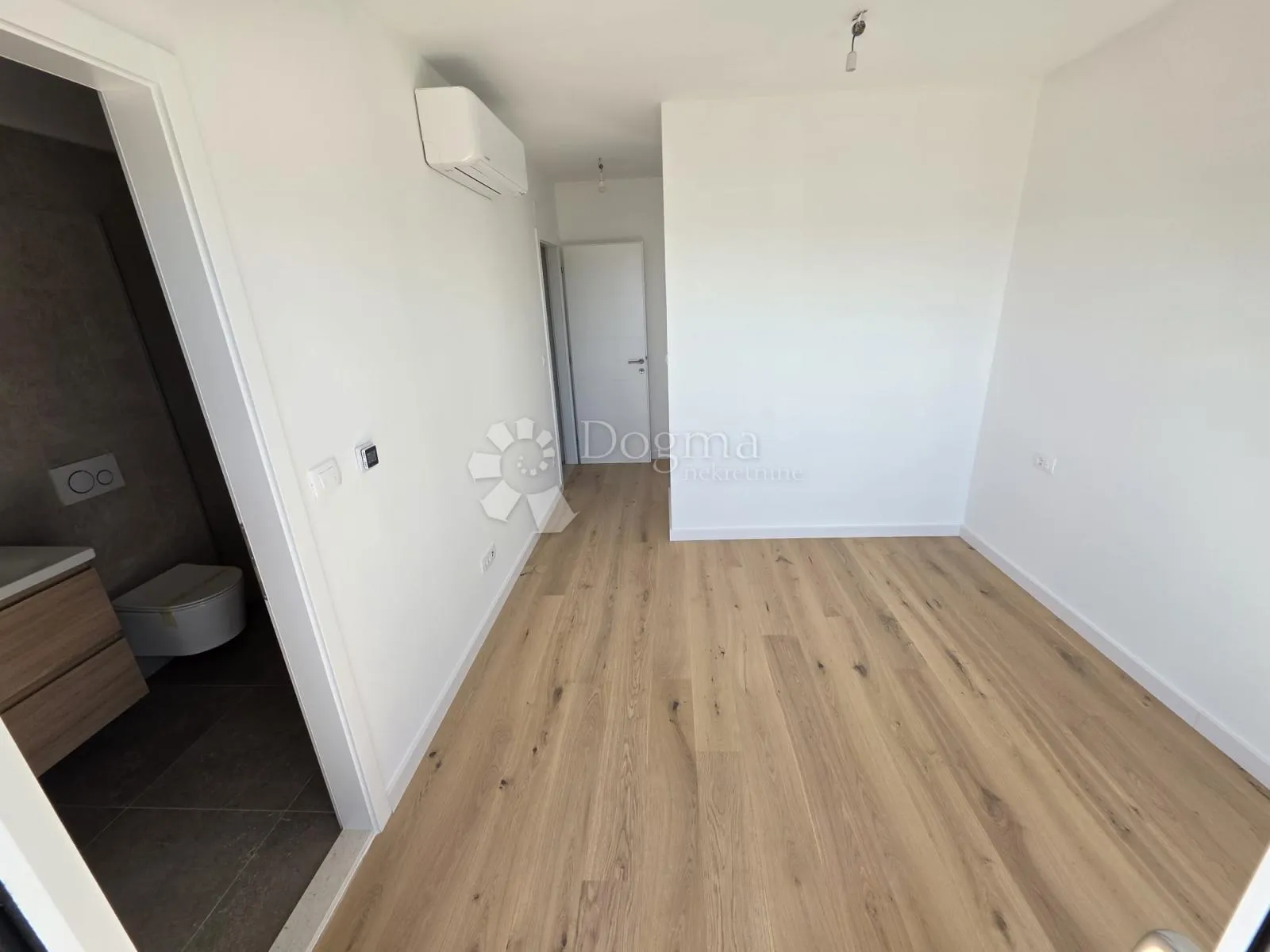 vinišće- top prilika!!! moderna villa s pogledom na more - slika 11