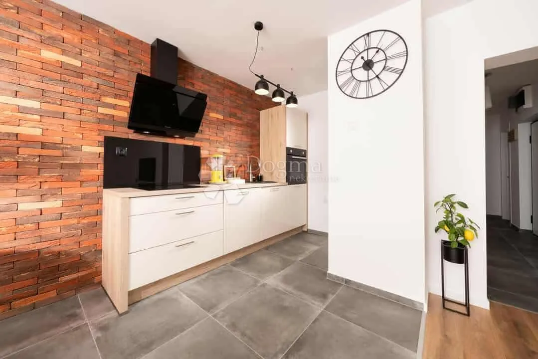 gornja vežica – moderno uređen stan, 2s+db i prekrasni balkon s pogledom na more - slika 3