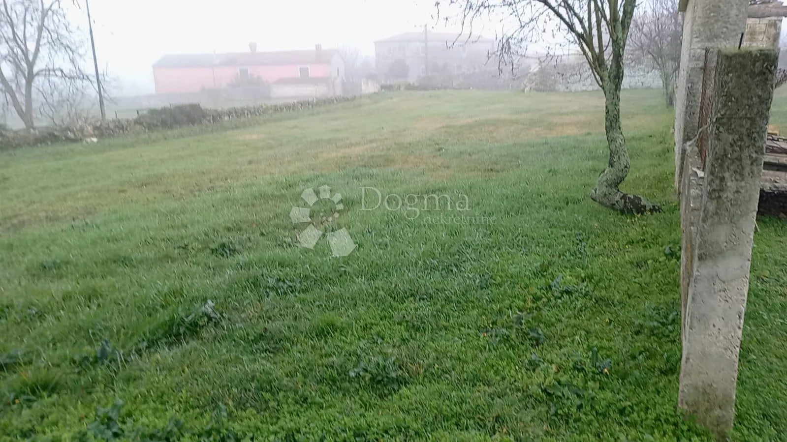kuca sa velikim građevinskim terenom - slika 11