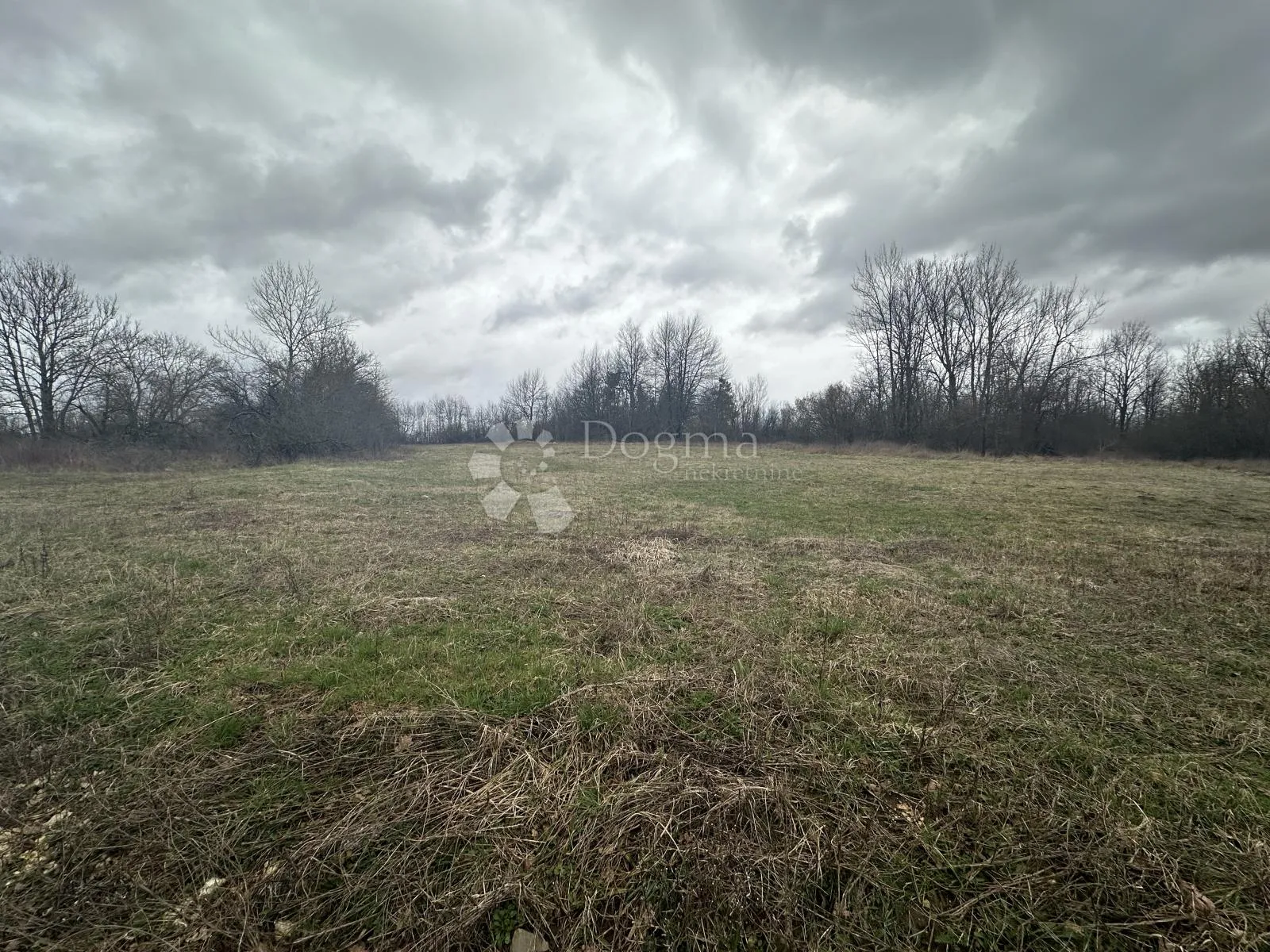 lipe, gospić 5000m2 top lokacija !! - slika 3