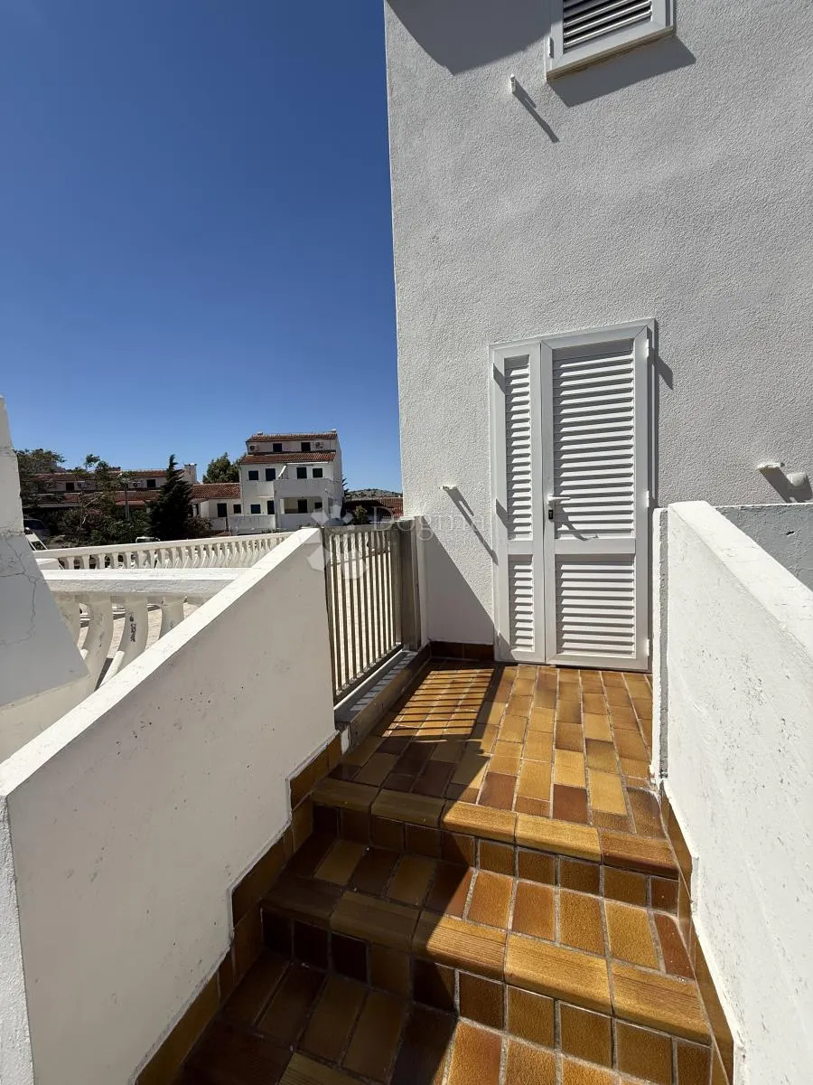 apartman dvoetažni stinica velika terasa pogled more - slika 18