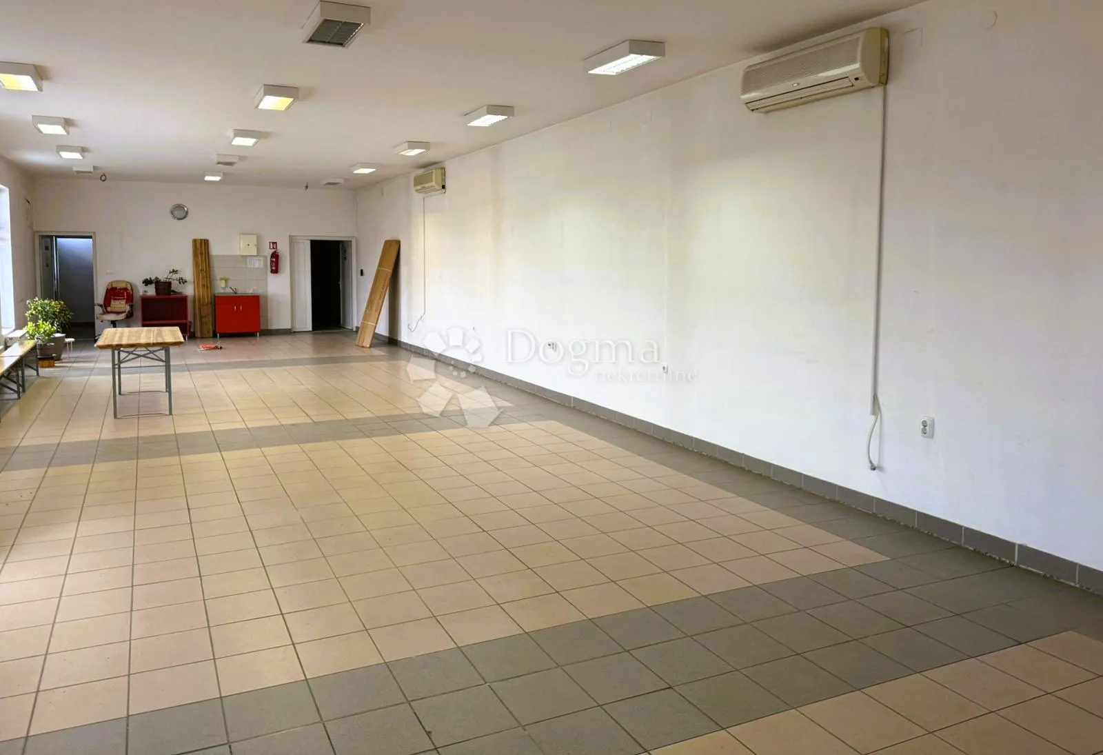 Poslovni prostor + stan = savršena prilika za rad i život na jednoj adresi - Bartolovec, Trnovec Bartolovečki