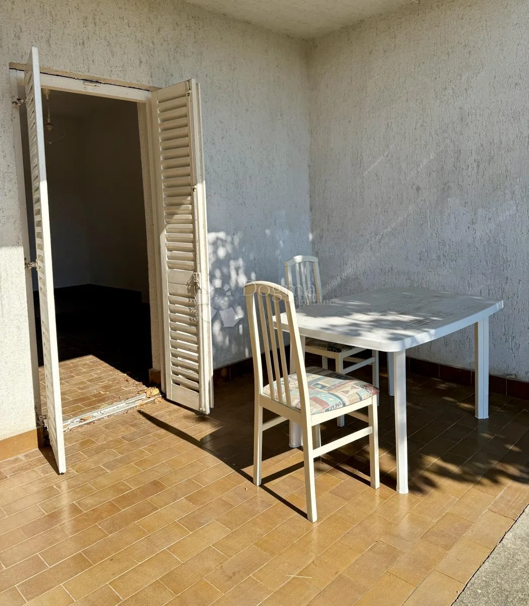 prodaje se apartman u centru malog lošinja - slika 8