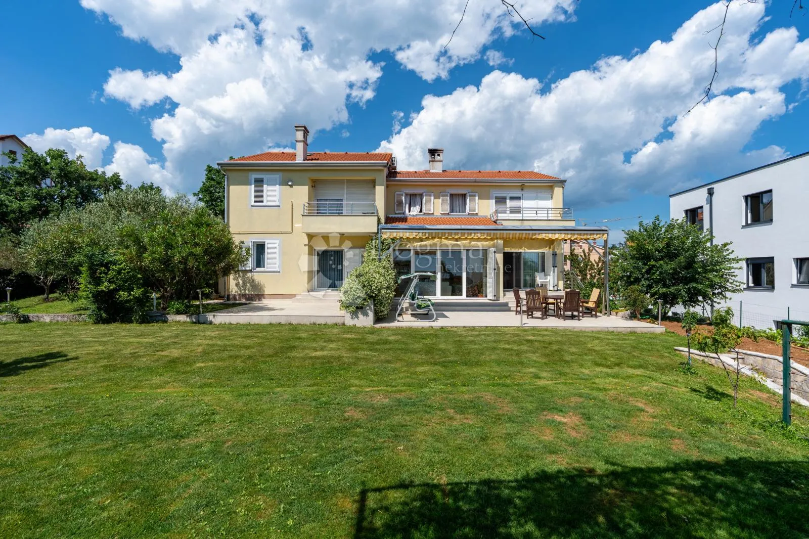 srdoči-240m2 više parkirna mjesta,okućnice 931m2 - slika 33