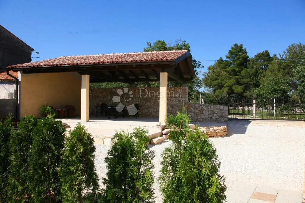 prekrasna istarska villa s bazenom, 220 m² i 5 en-suite spavaćih soba - slika 12