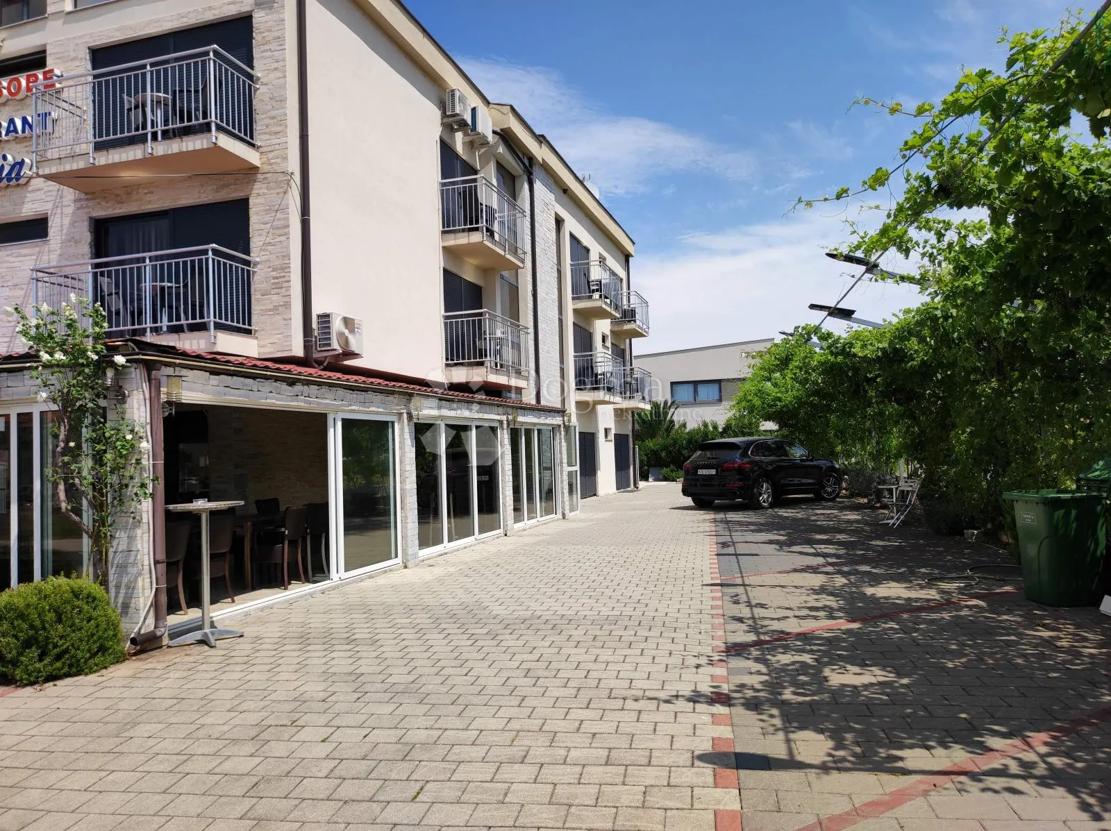 hotel novije gradnje sa 33 sobe u blizini mora - slika 27