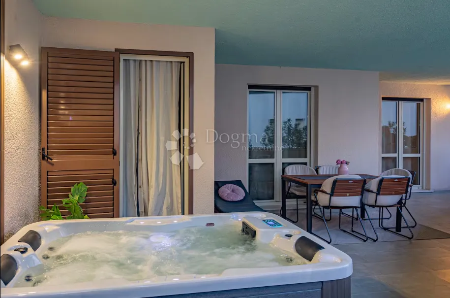 split, bačvice | 4-soban stan s velikom loggiom i jacuzzijem - slika 1