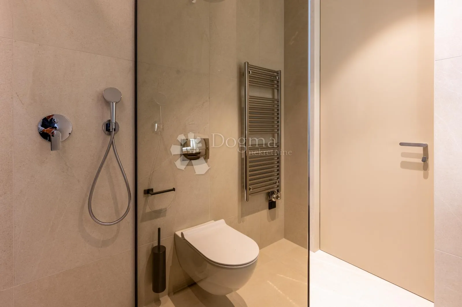 ekskluzivna smart home vila, kompletno opremljena, s otvorenim pogledom - slika 16