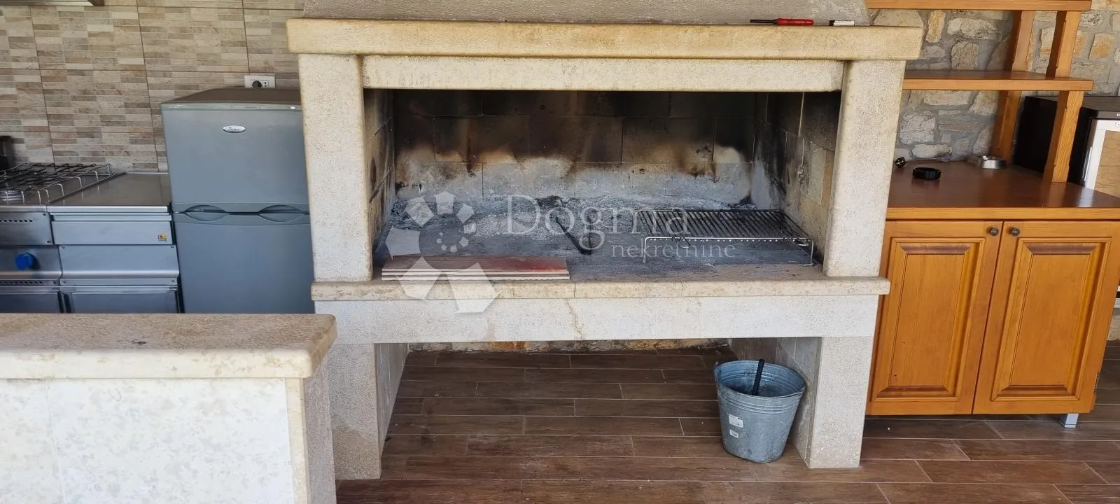 uhodani posao vila sa restoranom 2 km od mora - slika 8