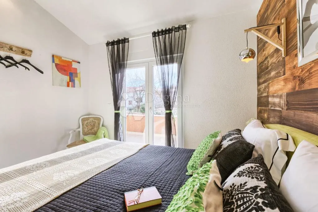 ekskluzivno! apartmanska vila u blizini mora - slika 19