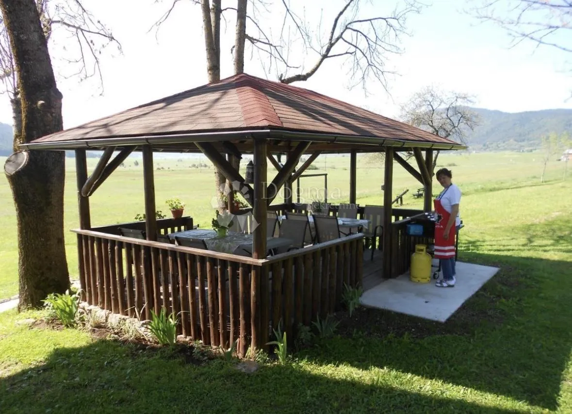 resort u srcu like nadomak plitvica - uhodan posao !!! - slika 35