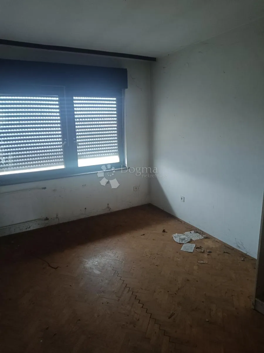 prostrana kuća u glini za adaptaciju - slika 2