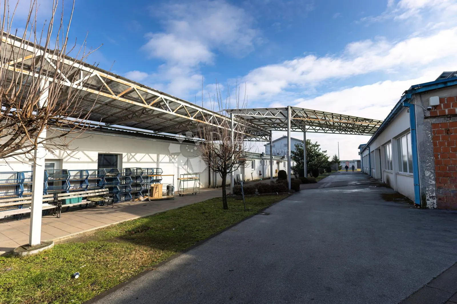 prodaje se poslovna zgrada – 1572 m² + dvorište 1236 m² - slika 26