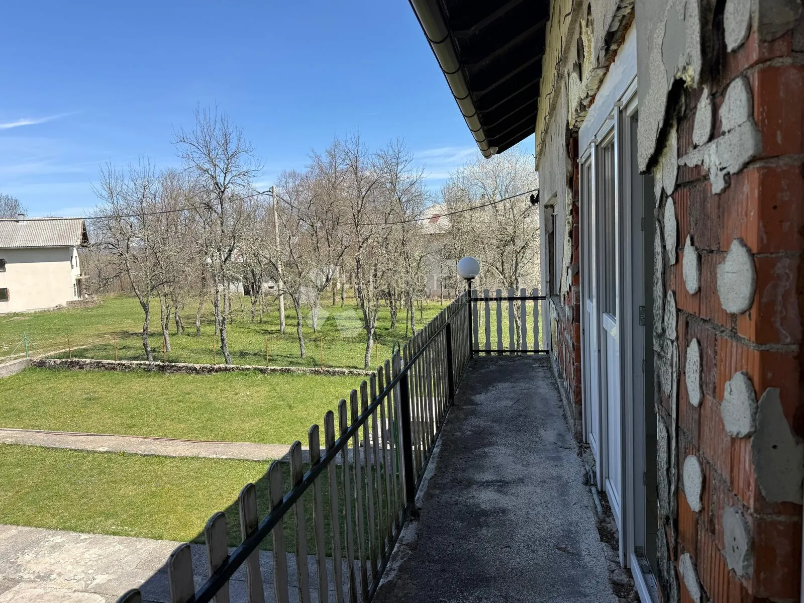 kvalitetna kuća i zemlja 40000m2 gornja ploča - slika 19