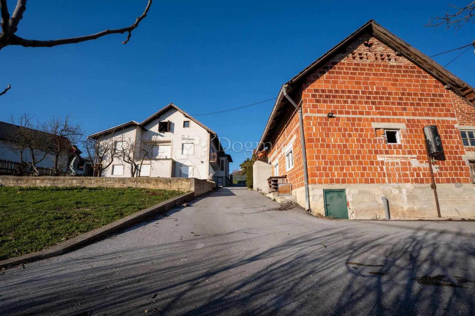 nekretnina s potencijalom za miran život i investiciju - slika 19