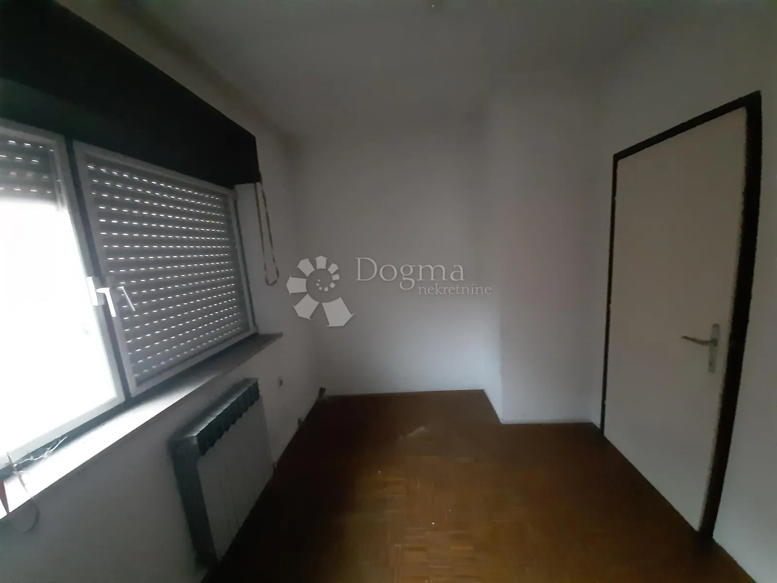 višenamjenska kuća s posl. prostorom- 250m2 + veliki parking - slika 20