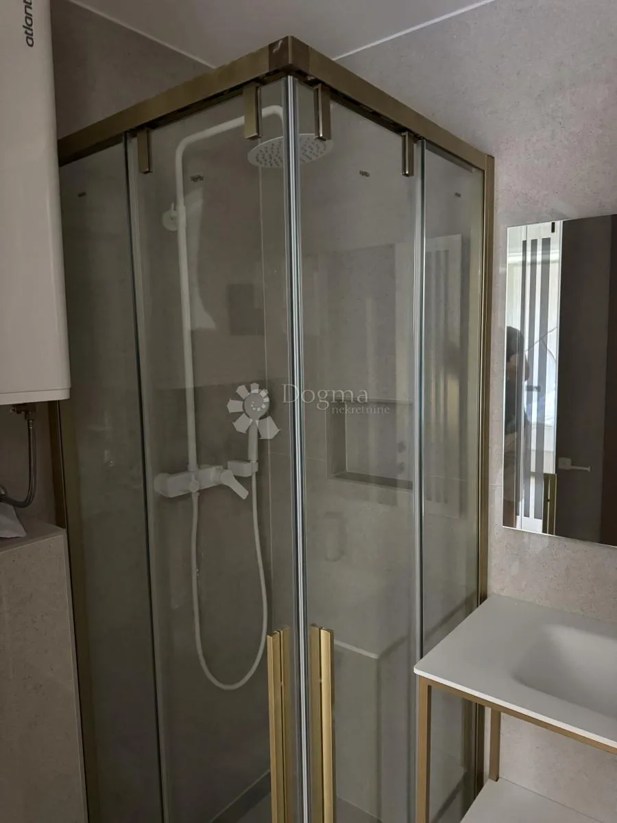 luksuzni apartman u hotelu! - slika 25
