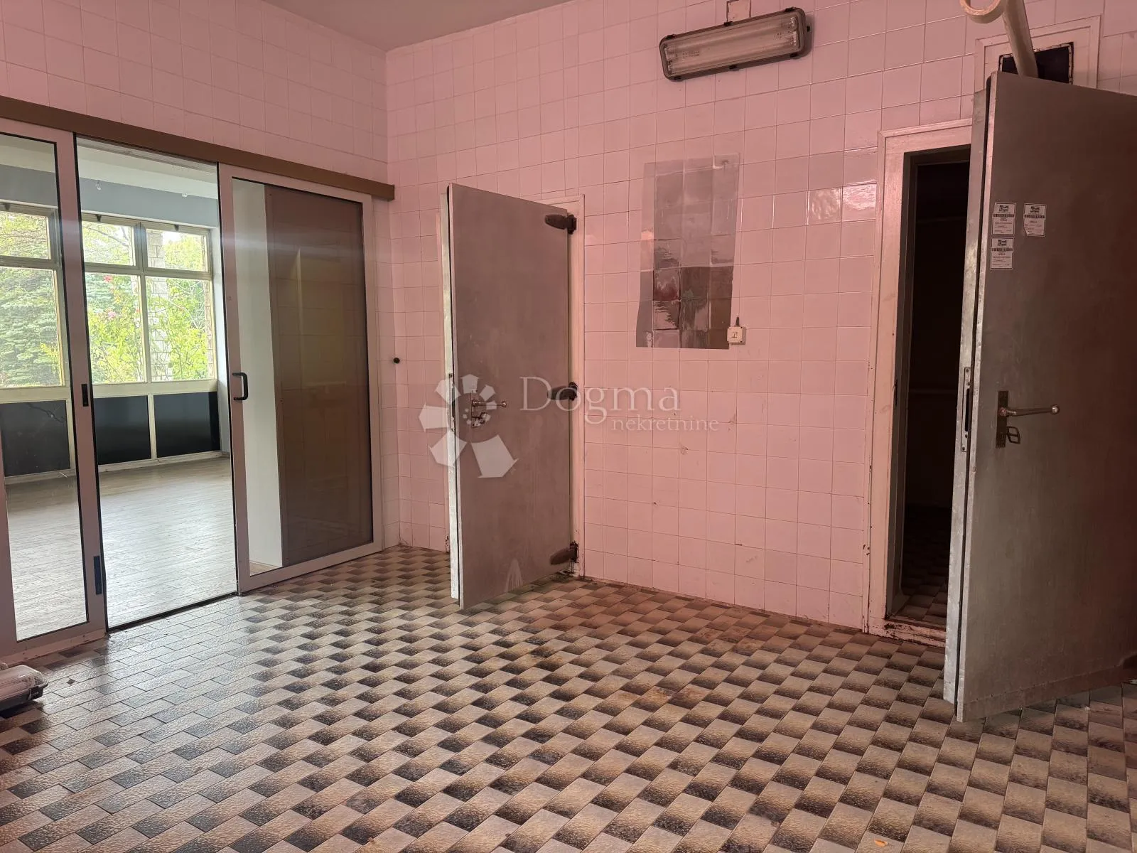 samostojeća kuća sa potencijalom - kukuljanovo - slika 5