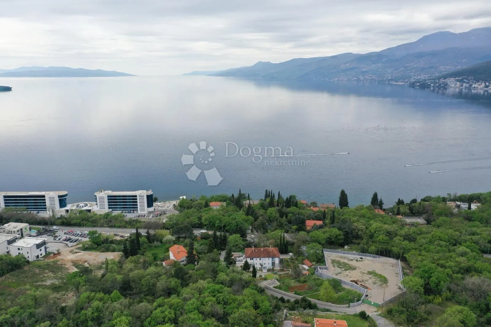 savršeno zemljište sa kućom u izgradnji - slika 10