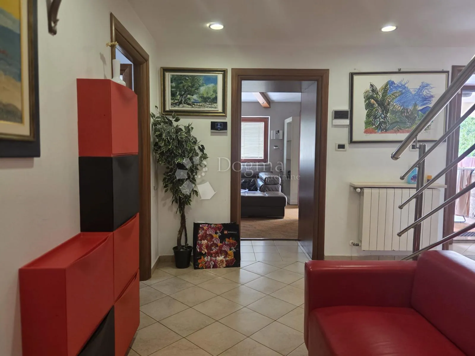 primoska vila s bazenom i velikom okućnicom! - slika 10