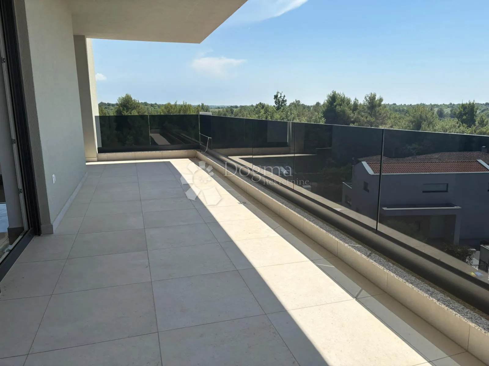 penthouse sa 3ss+db i krovnom terasom 800m od mora - slika 3
