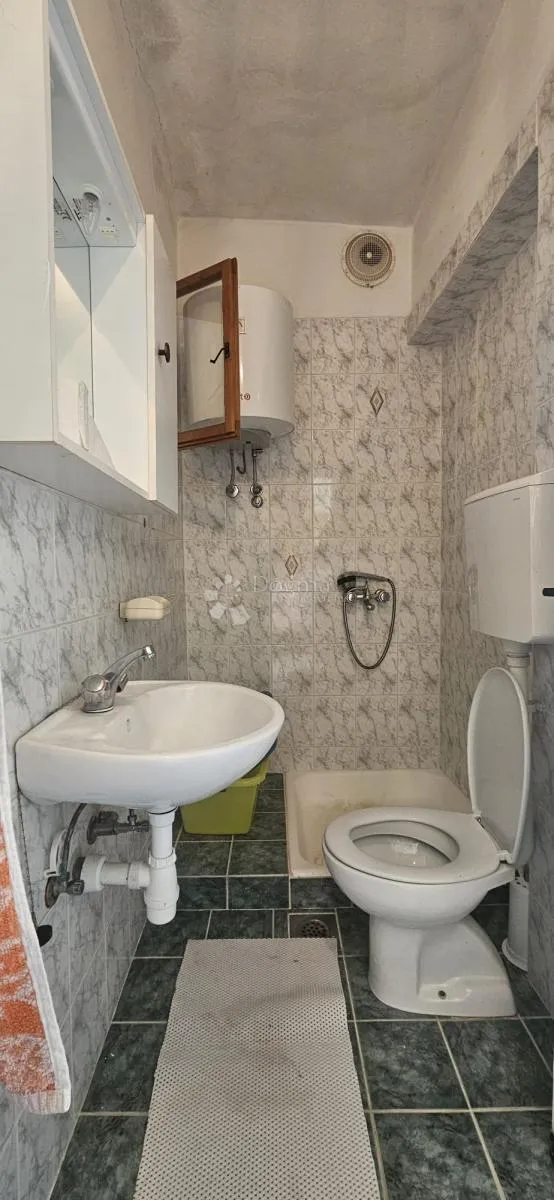 kuća sa 3 stana - slika 21