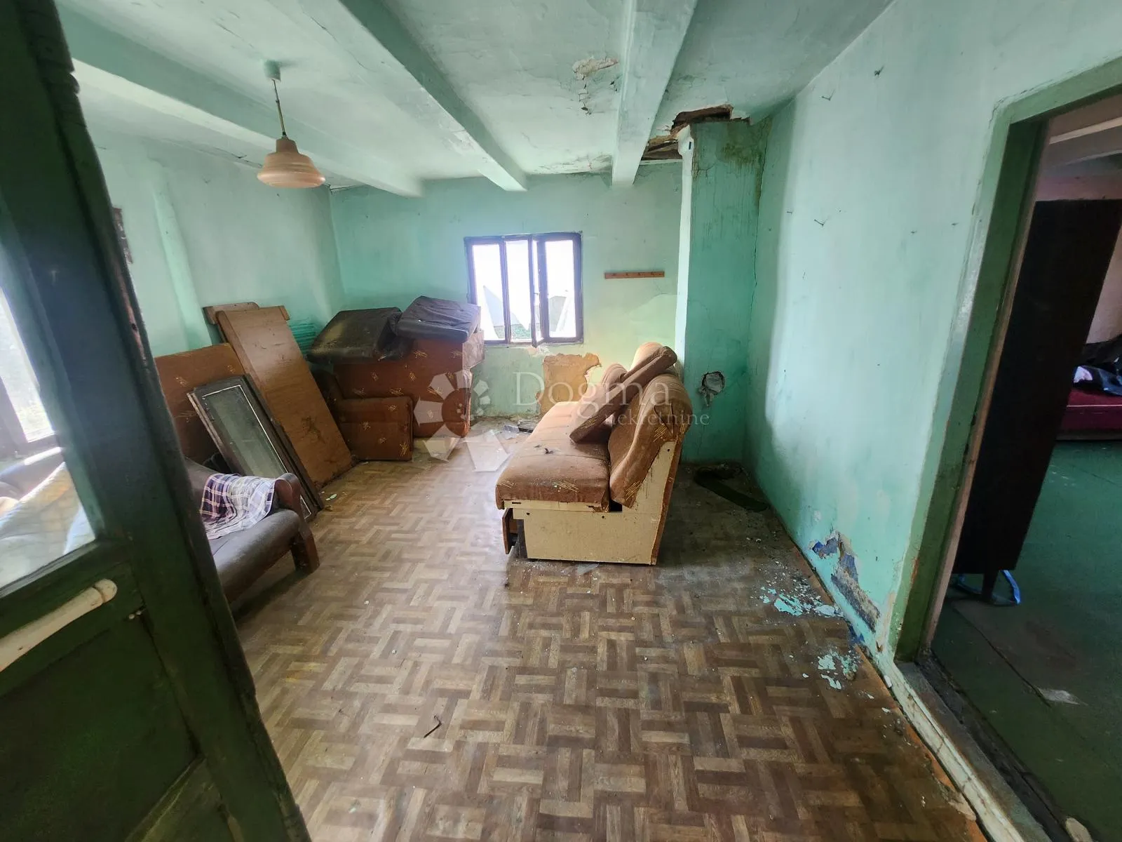 drvena hrastova kuća 120m² za renovaciju sa dvorištem - slika 12