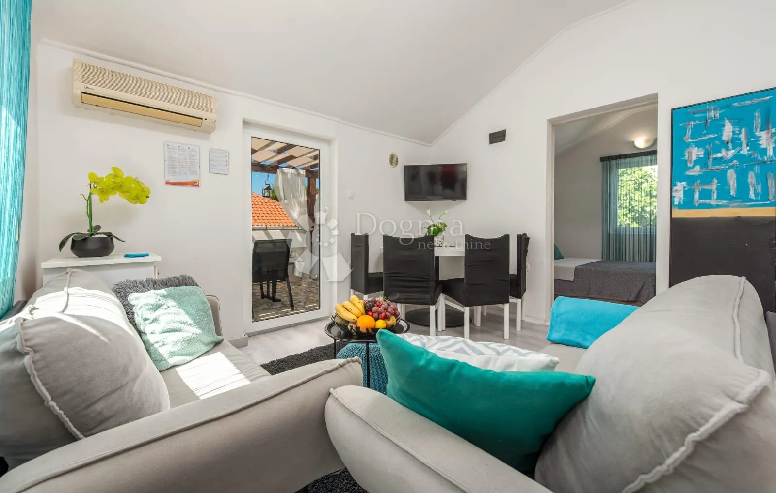 tri apartmana s bazenom - slika 47