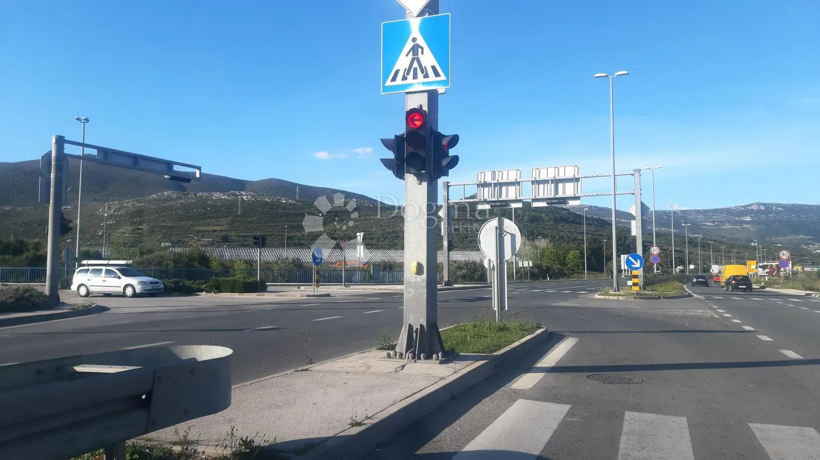 Poljoprivredno zemjište uz magistralu u Kaštel Stafiliću! - Kaštel Štafilić, Kaštela