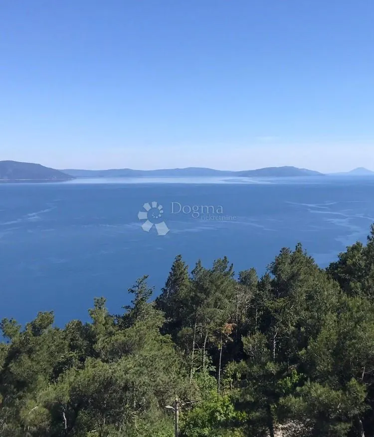 Atraktivno građevinsko zemljište sa pogledom na more - Plomin, Kršan