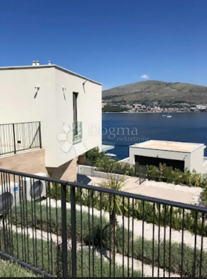 moderna vila sa bazenom,drugi red od mora iii - slika 15