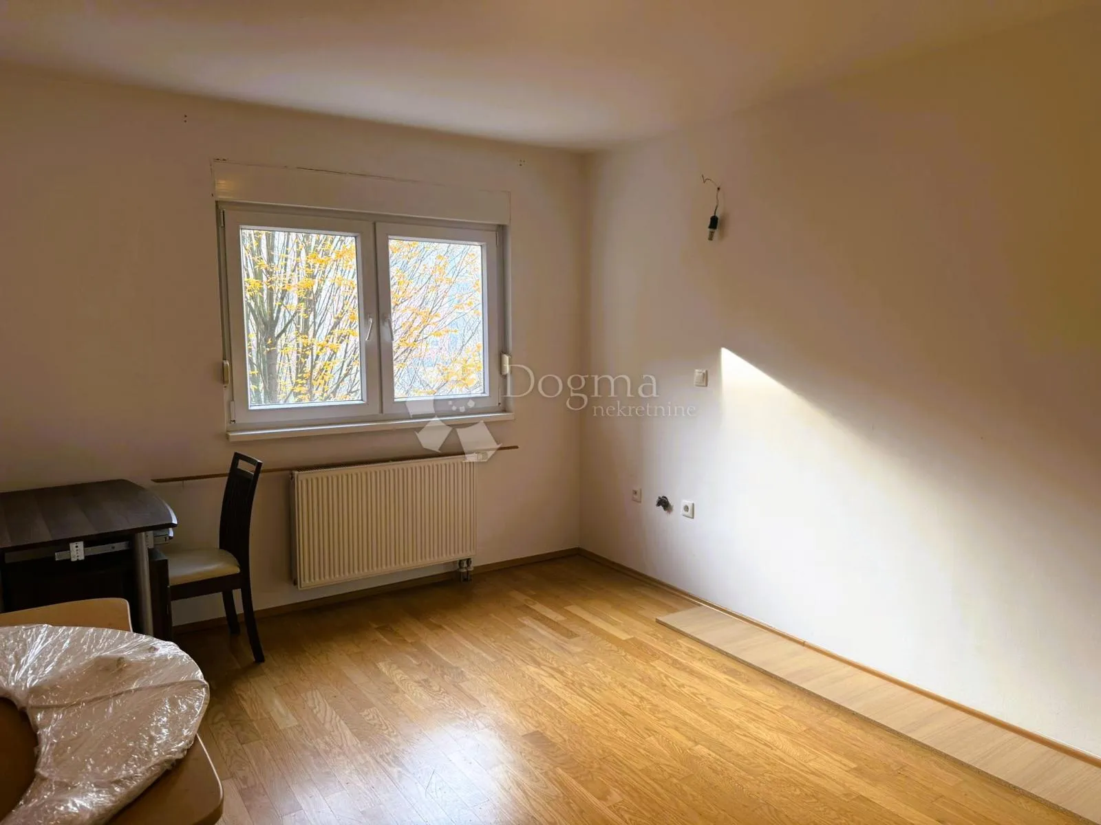 stan 77 m², 1. kat, mirna lokacija - slika 7