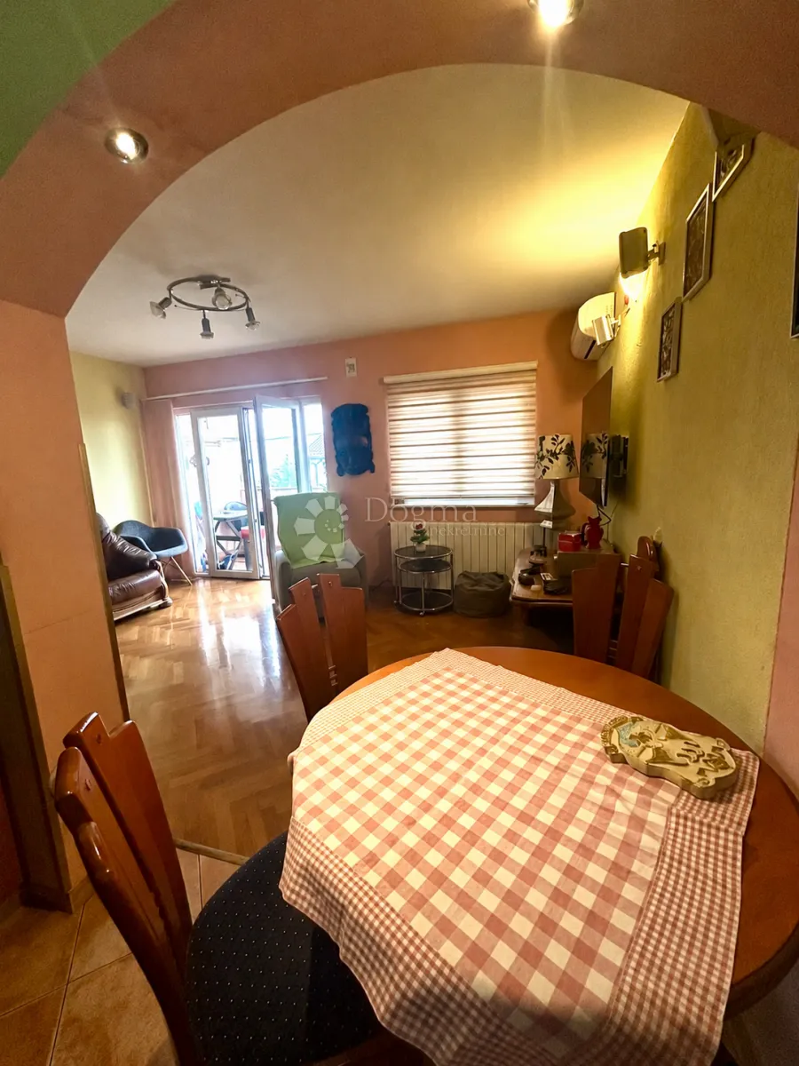 2s+db na drenovi s pogledom na more - slika 1