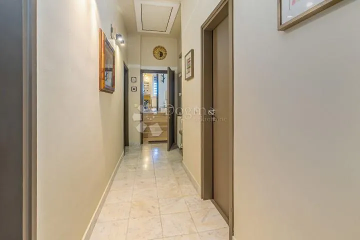 predivna kuća sa garažom u njivicama! - slika 16