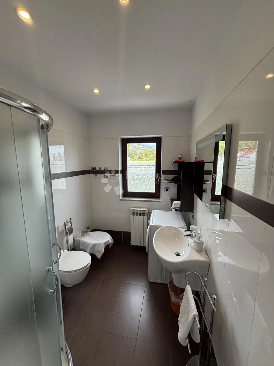 lovran, centar, kuća s apartmanima, 690m2 - slika 10