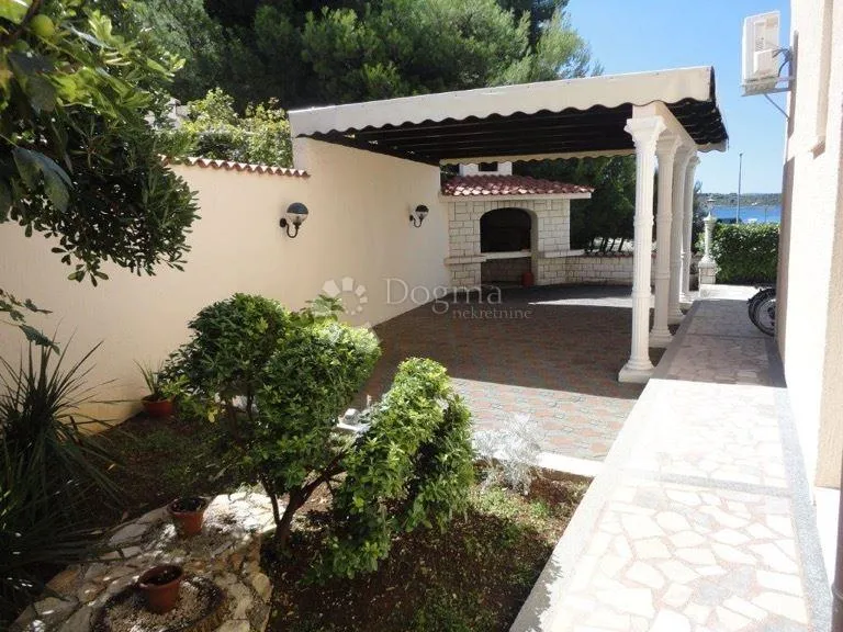 apartmanska kuća u srimi na samoj plaži - slika 5