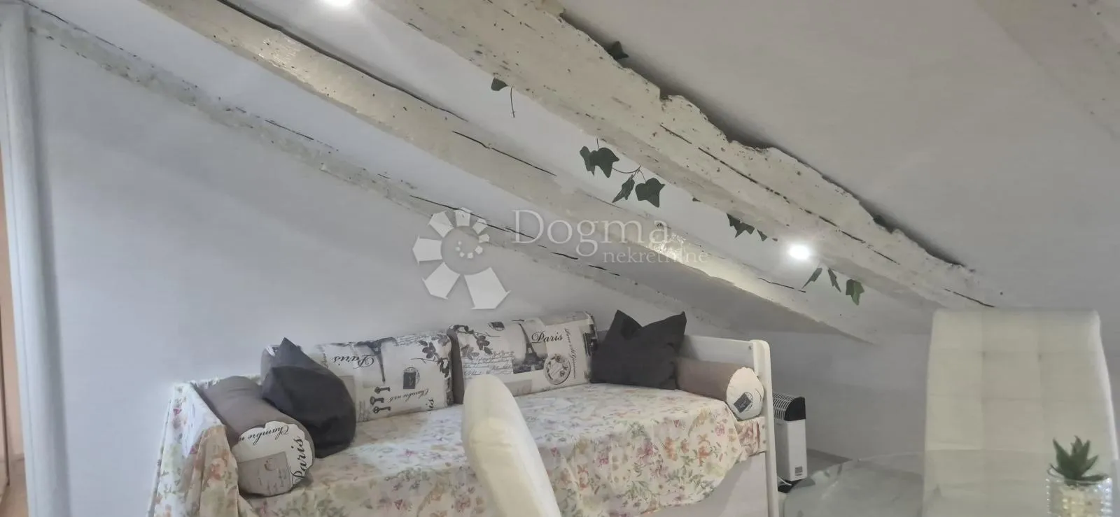 dva apartmana u strogom centru - slika 10