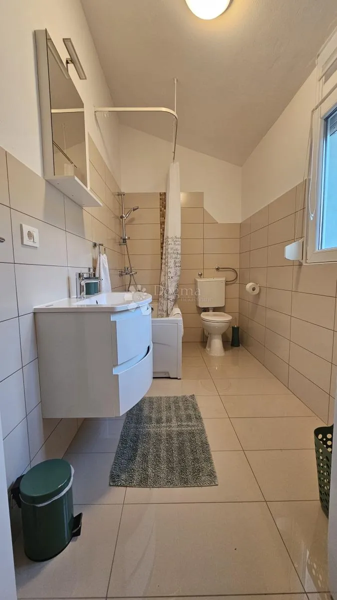 samostojeća kuća sa dva stana i pogledom na more - slika 8
