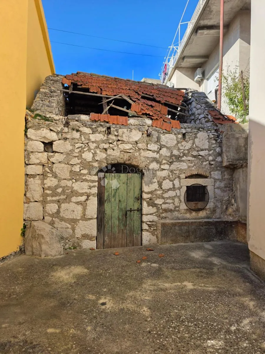 šibenik- 2 kuće u centru grada ! izvrsna prilika - slika 35