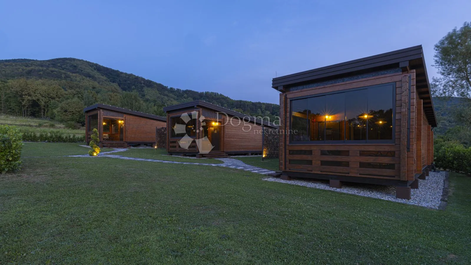 ekskluzivno imanje s kućom, tri bungalova, saunom i bazenom - slika 10