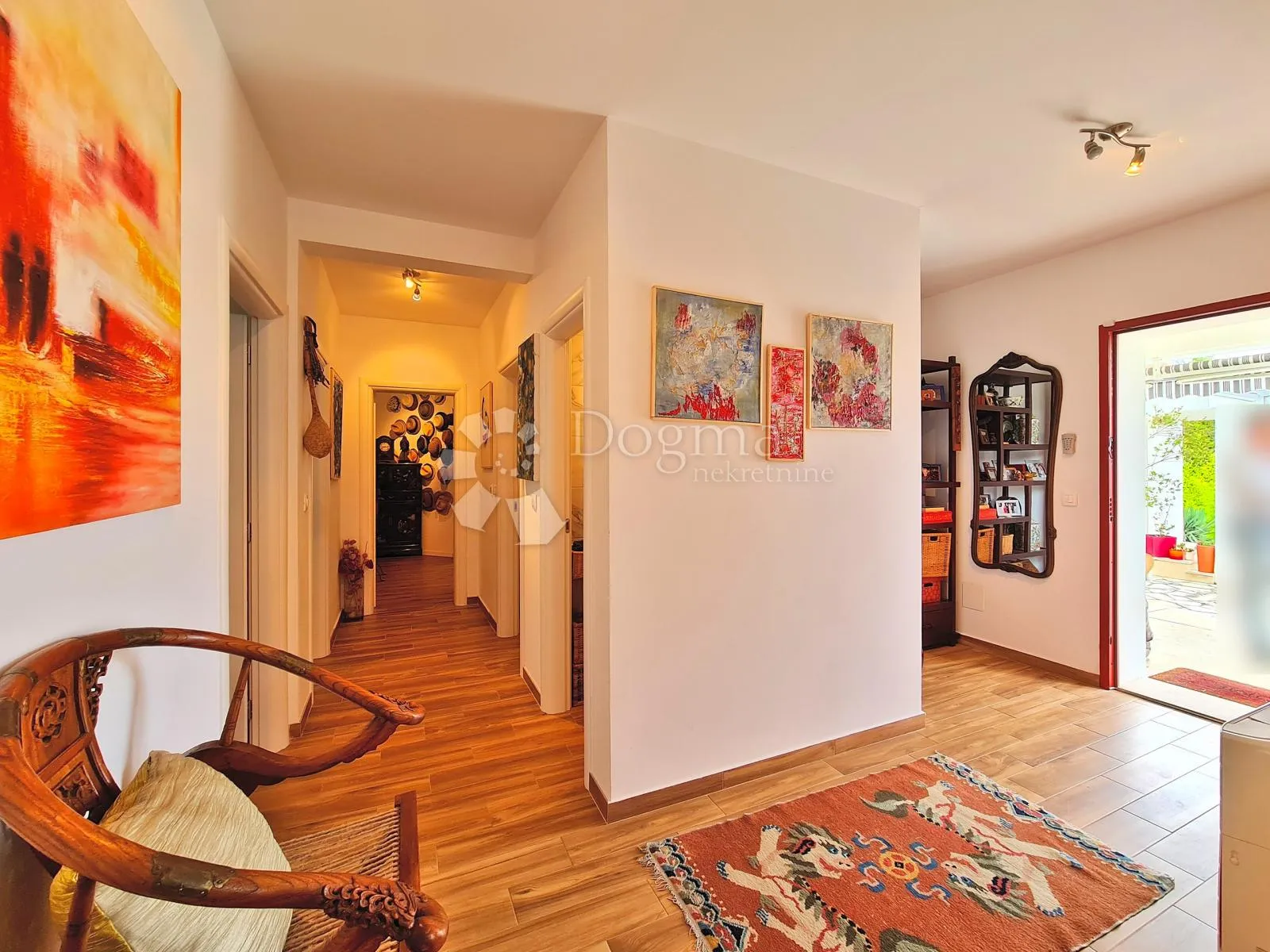 kostrena samostojeća kuća sa bazenom i dva stana! - slika 40