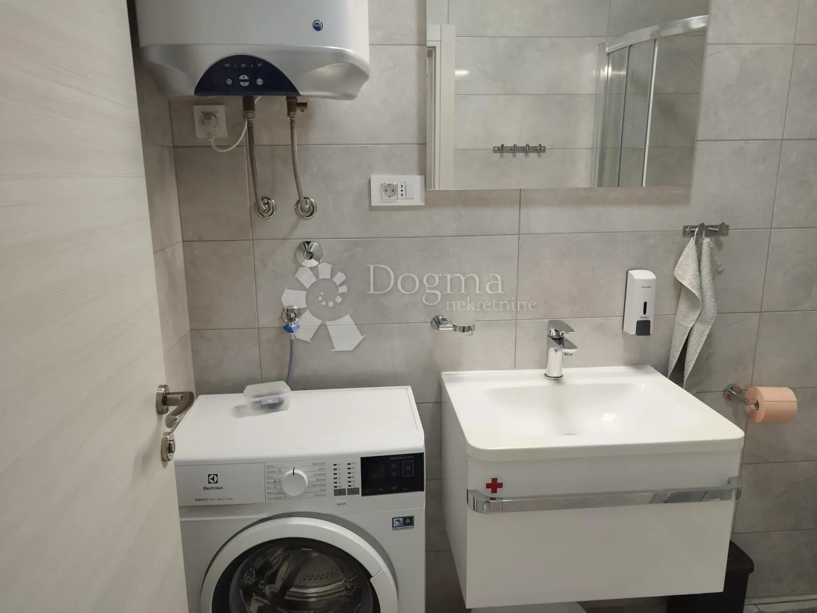 malinska - 2 apartmana sa sjenicom - slika 21
